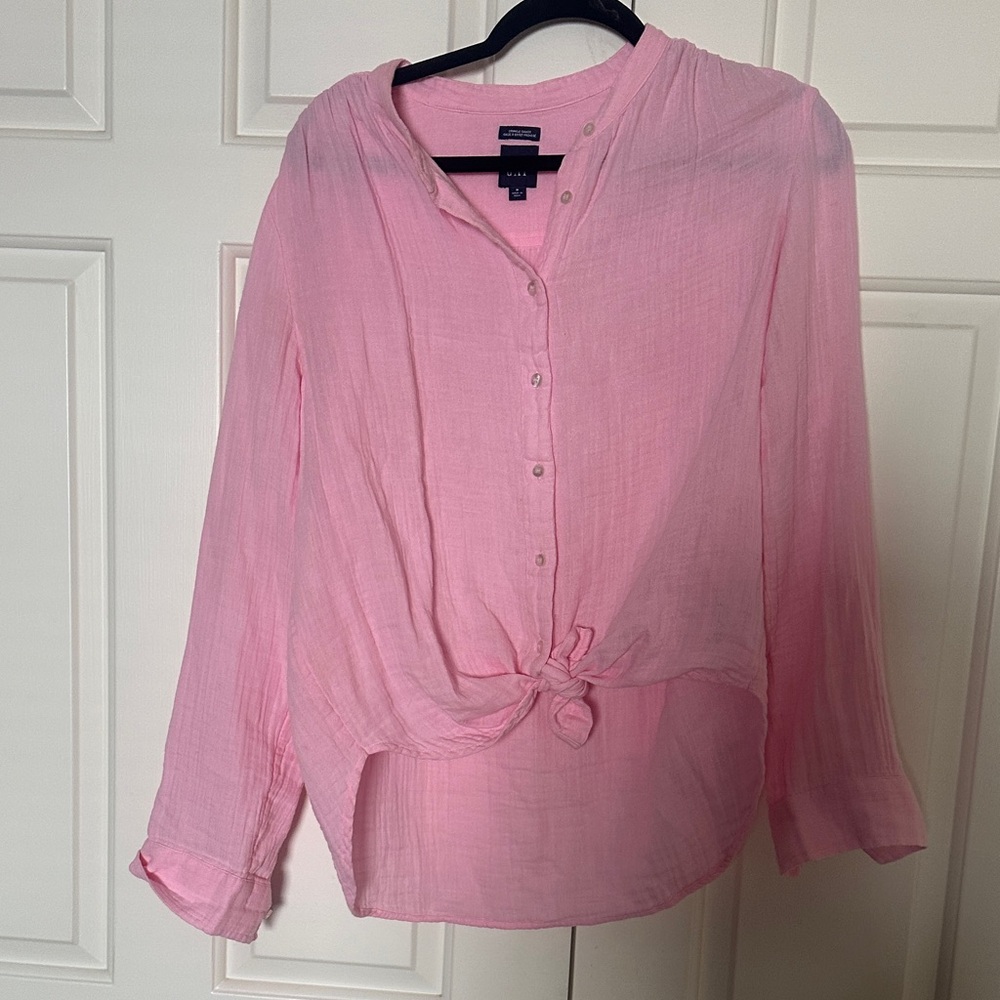 Women’s Gap Pink Button-Up Crinkle Gauze Blouse. Size M